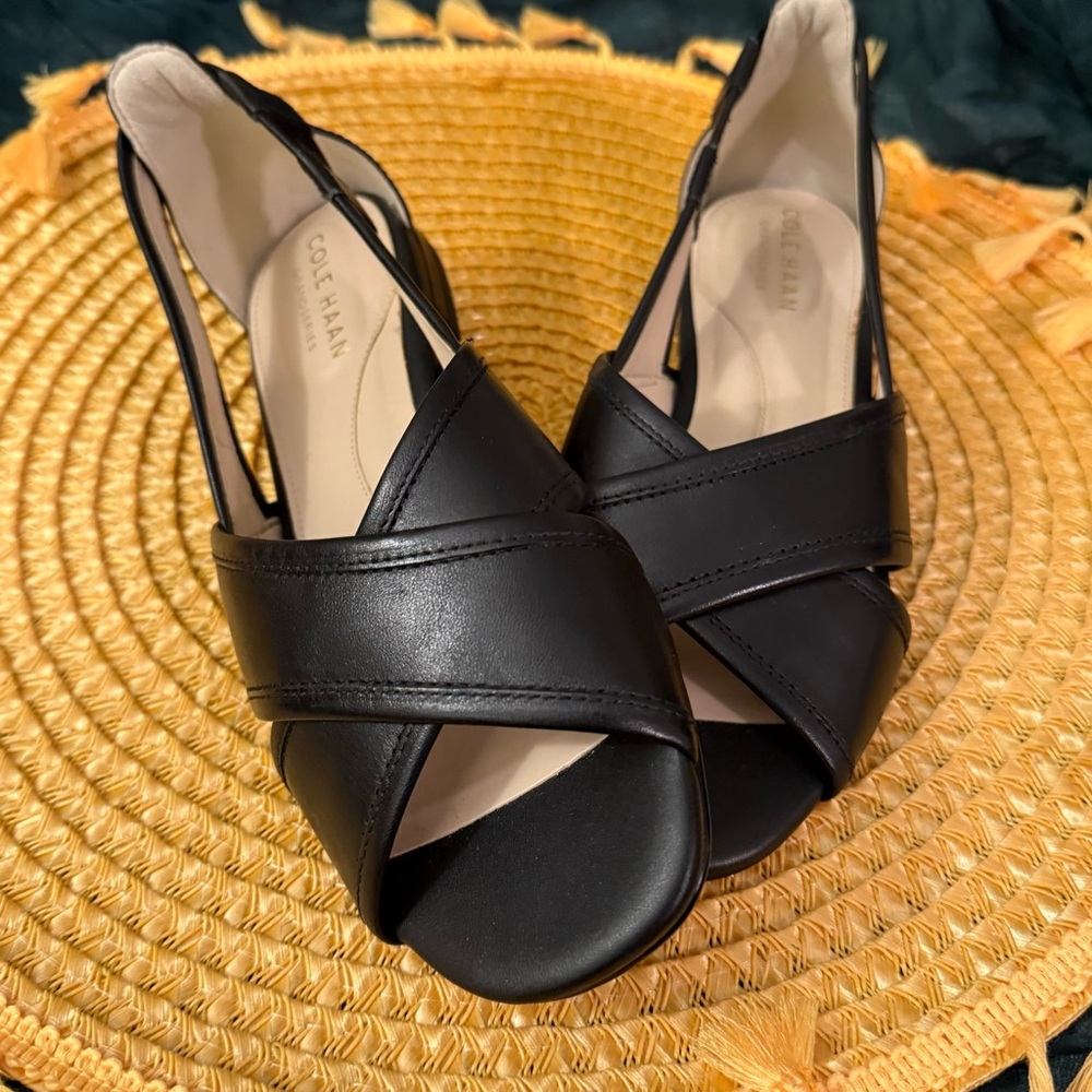 NEW Cole Haan Women's Black Sandals - flats size 5.5